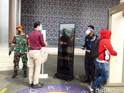 Pengunjung Mulai Datangi Mal yang Sudah Dibuka, Semua Serba Touchless