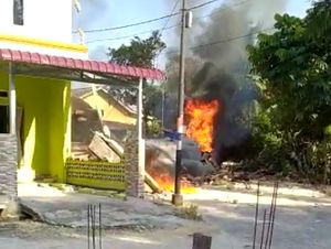 TNI AU Bakal Ganti Rumah yang Rusak Akibat Pesawat Jatuh di Riau TNI AU Bakal Ganti Rumah yang Rusak Akibat Pesawat Jatuh di Riau