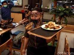Protokol Kesehatan di Restoran: Alat Makan Saset-Diupayakan Cashless