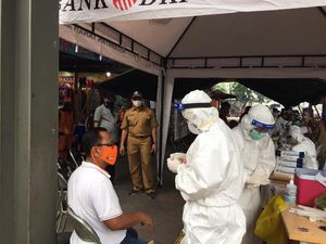 Puskesmas Tanah Abang Gelar Tes Corona di Pasar Binaan Warga Jati Baru