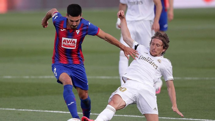 Real Madrid Kalahkan Eibar 3-1 Real Madrid mengalahkan Eibar dalam lanjutan Liga Spanyol di Estadio Alfredo Di Stefano, Senin (15/6/2020) dini hari WIB. Skuat asuhan Zinedine Zidane itu menang 3-1.