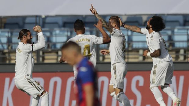 Real Madrid's Toni Kroos center, celebrates his sides opening goal during the Spanish La Liga soccer match between Real Madrid and Eibar at Alfredo di Stefano stadium in Madrid, Spain, Sunday, June 14, 2020. (AP Photo/Bernat Armangue)