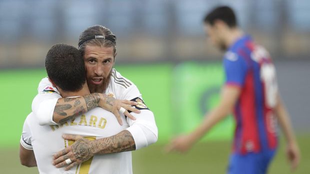 Real Madrid's Sergio Ramos celebrates his goal with Real Madrid's Eden Hazard during the Spanish La Liga soccer match between Real Madrid and Eibar at Alfredo di Stefano stadium in Madrid, Spain, Sunday, June 14, 2020. (AP Photo/Bernat Armangue)