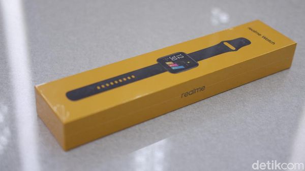 Unboxing Realme Watch, Sang Penantang Apple Watch Harga Terjangkau