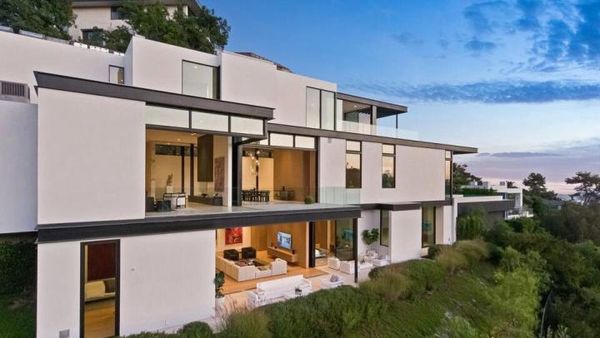 Foto: Ariana Grande Beli Rumah Rp 200 M, Jadi Tetangga Keanu Reeves