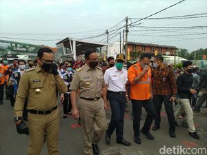 Anies-Bima Arya Tinjau Bus Gratis Tujuan Jakarta di Stasiun Bogor