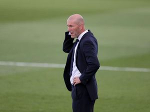 Timnya Dijuluki Real VARdrid, Zidane: Anjing Menggonggong Kafilah Berlalu