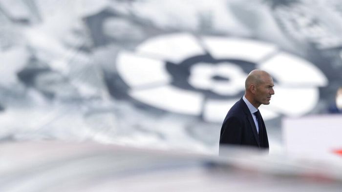 Zinedine Zidane Real Madrids head coach Zinedine Zidane looks on at the start of the Spanish La Liga soccer match between Real Madrid and Eibar at Alfredo di Stefano stadium in Madrid, Spain, Sunday, June 14, 2020. (AP Photo/Bernat Armangue)