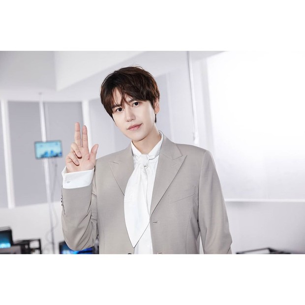 Kyuhyun Super Junior/instagram.com/gyuram88 Kyuhyun dikenal salah satu idol yang tampan dan juga cerdas.
