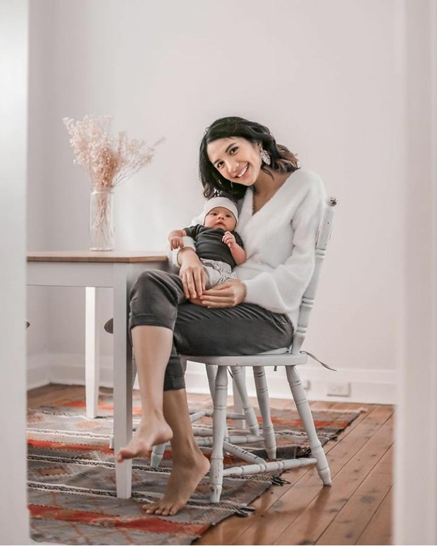 Potret Acha Sinaga setelah memiliki anak, tetap segar/instagram.com/achasinaga Penampilan Acha Sinaga