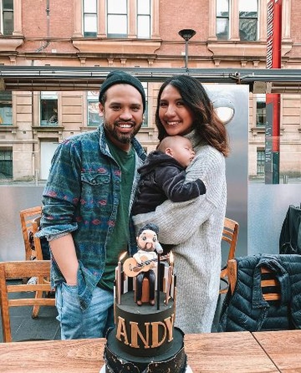 Acha Sinaga merayakan ulang tahun suaminya/instagram.com/achasinaga Acha Sinaga merayakan ulang tahun suaminya.