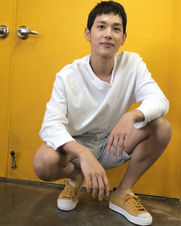 Im Siwan ZE:A/instagram.com/yim_siwang Aktor Im Siwan dulunya adalah seorang mahasiswa teknik mesin di Busan National University.