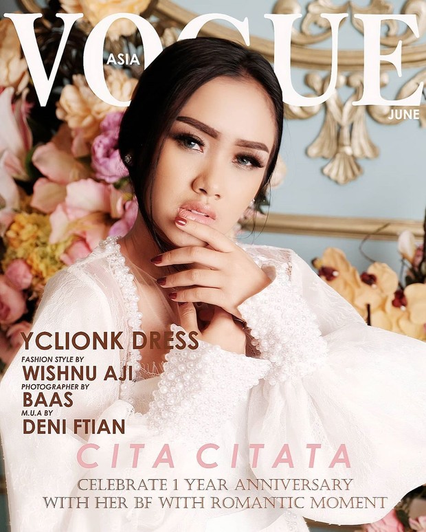 Cita Citata tampil dengan sorotan mata yang memikat saat mengikuti Vogue challenge.