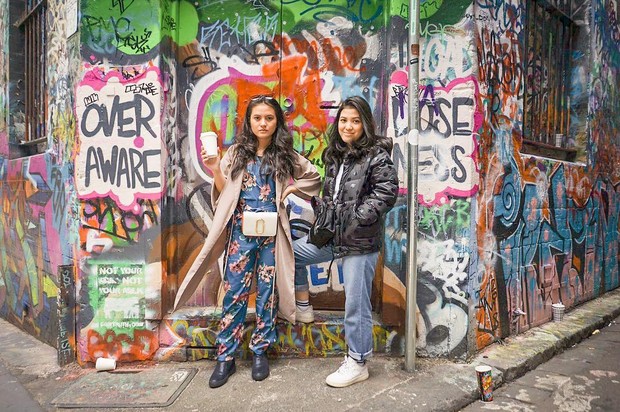 Marsha dan Michelle Aruan dengan fashion street style