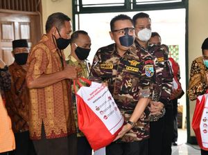 MPR & Mensos Serahkan 1.500 Paket Sembako ke Veteran Operasi Seroja