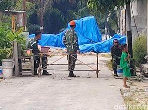 Bangkai Pesawat Hawk 200 Ditutup Terpal dan Dijaga TNI