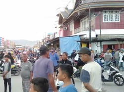 Bentrok Satpol PP vs Pedagang Pasar Manonda Palu, Seorang Warga Terluka