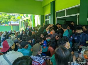 Mahasiswa IAIN Ponorogo Demo Tuntut Pengurangan Uang Kuliah Mahasiswa IAIN Ponorogo Demo Tuntut Pengurangan Uang Kuliah