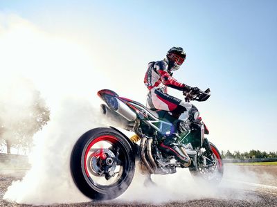 Gaharnya Ducati Hypermotard 950 RVE dengan Grafis Baru