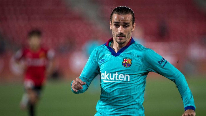 Barcelonas French forward Antoine Griezmann runs during the Spanish League football match between RCD Mallorca and FC Barcelona at the Visit Mallorca stadium (Son Moix stadium) in Palma de Mallorca on June 13, 2020. (Photo by JAIME REINA / AFP)