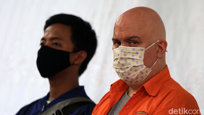 Russ Albert Medlin ditangkap penyidik Subdit Cyber Crime Ditreskrimsus Polda Metro Jaya di Kebayoran Baru, Jaksel. Medlin merupakan buronan FBI yang dicari sejak 2016.