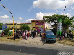 Massa Bawa Pulang Paksa Belasan Pasien Corona yang Dirawat di Blora