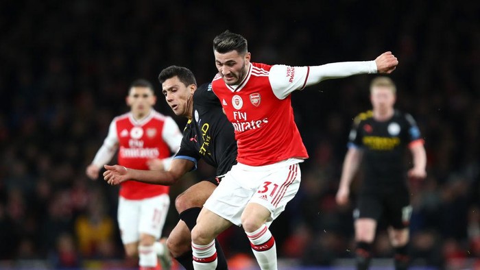LONDON, ENGLAND - DECEMBER 15: Sead Kolasinac of Arsenal is challenged by Rodrigo of Manchester City during the Premier League match between Arsenal FC and Manchester City at Emirates Stadium on December 15, 2019 in London, United Kingdom. (Photo by Julian Finney/Getty Images)