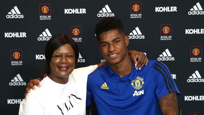 Marcus Rashord dan Ibunya Marcus Rashford bersama ibundanya, Melanie Rashford, di Manchester United.