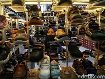 Melihat Ganjil-Genap di Pasar Koja Baru