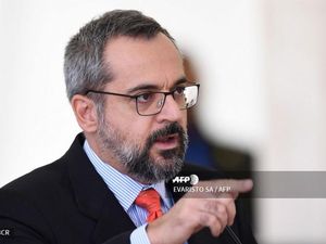 Menteri Pendidikan Brazil Didenda karena Tak Pakai Masker Saat Rapat