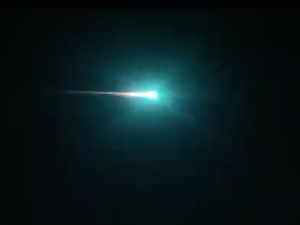 Video: Detik-detik Meteor Melesat di Langit Carolina Selatan Video: Detik-detik Meteor Melesat di Langit Carolina Selatan
