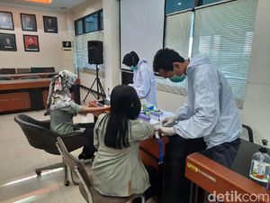 Kadivre Bulog Positif COVID-19, Stok Pangan di Jatim Dipastikan Aman Kadivre Bulog Positif COVID-19, Stok Pangan di Jatim Dipastikan Aman