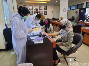 Kadivre Bulog Jatim Positif COVID-19, Semua Pegawai Negatif Rapid Test