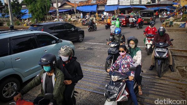 Pengendara Lawan Arah Merajalela di Pasar Kebayoran Lama