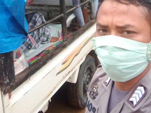 Kisah Polisi di Sulsel Evakuasi Ibu Hamil ke Puskesmas dengan Mobil Pikap