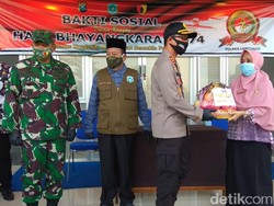 Pasien COVID-19 di Rusunawa Lamongan Dapat Bingkisan Jelang Hari Bhayangkara