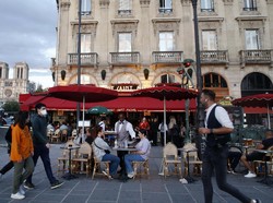 Kasus Corona Meningkat, Paris Izinkan Restoran Tetap Buka