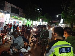 Sambut New Normal, Petugas Gabungan Kota Probolinggo Gelar Razia Masker