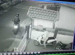 Sepasang Kekasih Maling Motor di Masjid Saat Jemaah Lagi Salat