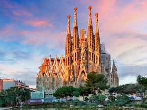 Sagrada Familia, Gereja Tertinggi di Dunia akan Selesai 2026 Sagrada Familia, Gereja Tertinggi di Dunia akan Selesai 2026