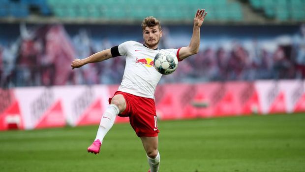 LEIPZIG, GERMANY - MAY 27: Timo Werner of Leipzig runs with the ball during the Bundesliga match between RB Leipzig and Hertha BSC at Red Bull Arena on May 27, 2020 in Leipzig, Germany. The Bundesliga and Second Bundesliga is the first professional league to resume the season after the nationwide lockdown due to the ongoing Coronavirus (COVID-19) pandemic. All matches until the end of the season will be played behind closed doors. (Photo by Alexander Hassenstein/Getty Images)