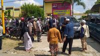 Waduh! Massa Bawa Pulang Paksa Belasan Pasien Corona
