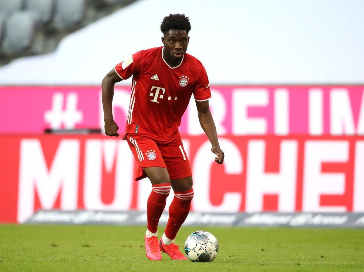 Alphonso Davies merupakan penggemar berat Lionel Messi. Foto: Getty Images/Alexander Hassenstein
