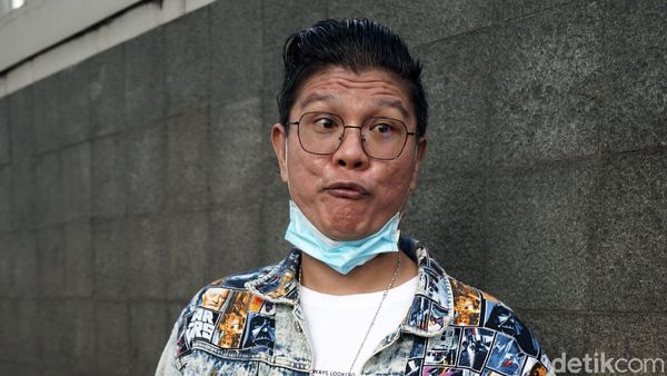 Pose Imut Andika Mahesa Si Babang Tamvan