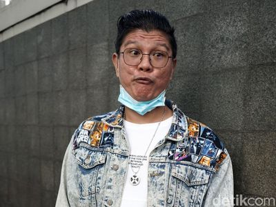 Pose Imut Andika Mahesa Si Babang Tamvan