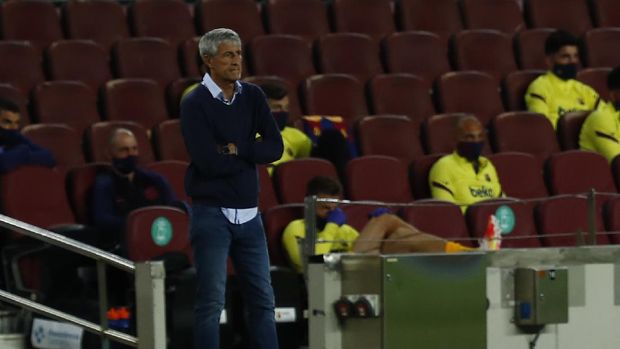Barcelona's head coach Quique Setien follows the match during the Spanish La Liga soccer match between FC Barcelona and Leganes at the Camp Nou stadium in Barcelona, Spain, Tuesday, June 16, 2020. (AP Photo/Joan Montfort)