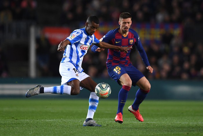 BARCELONA, SPAIN - MARCH 07: Alexander Isak of Real Sociedad battles for possession with Clement Lenglet of FC Barcelona during the La Liga match between FC Barcelona and Real Sociedad at Camp Nou on March 07, 2020 in Barcelona, Spain. (Photo by Alex Caparros/Getty Images)