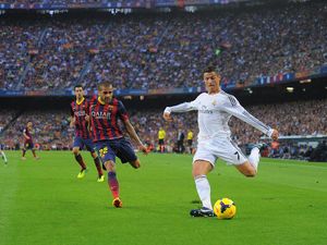 Cristiano Ronaldo Lawan Terberat Dani Alves