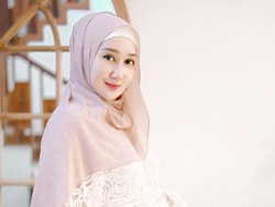 Selamat! Dian Pelangi Umukan Kelahiran Anak Pertamanya