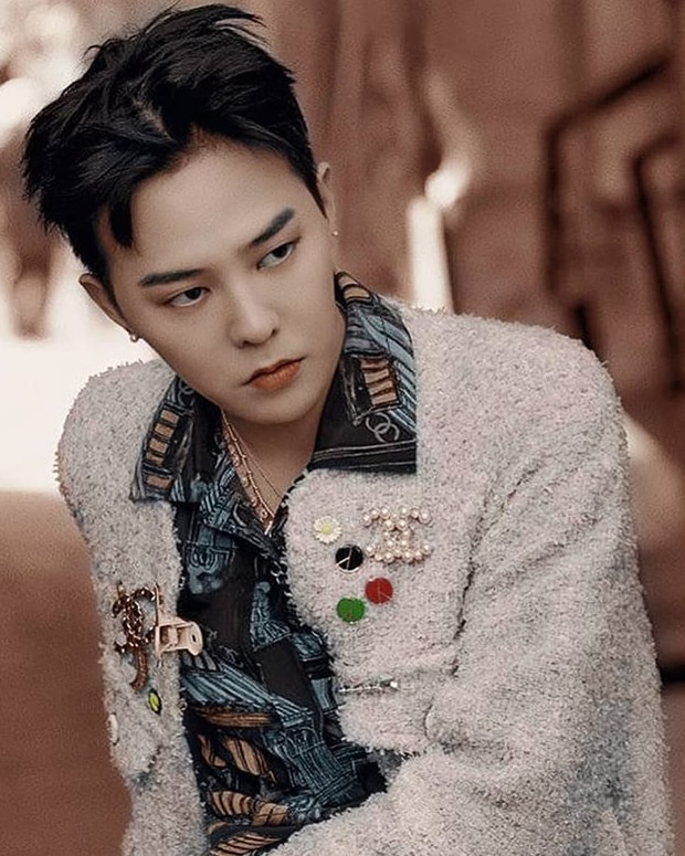 G-Dragon Bigbang/instagram.com/gdragon_offical/ G-Dragon menolak tawaran untuk bergabung dengan SM Entertainment.